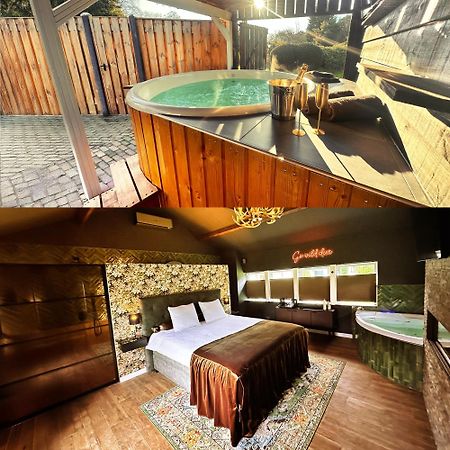 Wellness Tuin - Ultieme Partner Beleving - St Hubertus Suite Met Jacuzzi ,Openhaard, Prive Hottub En Prive Sauna In Jachthut Stijl Horst Exterior foto