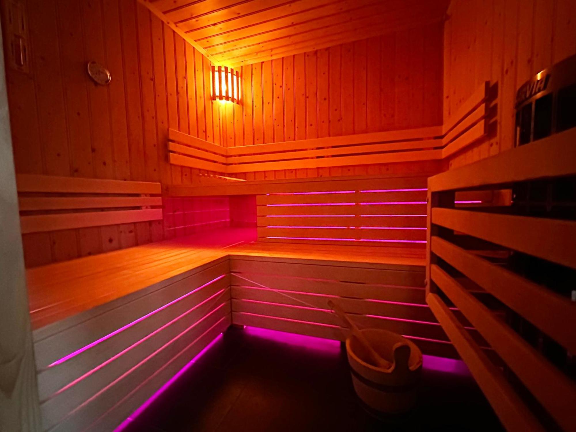 Wellness Tuin - Ultieme Partner Beleving - St Hubertus Suite Met Jacuzzi ,Openhaard, Prive Hottub En Prive Sauna In Jachthut Stijl Horst Exterior foto