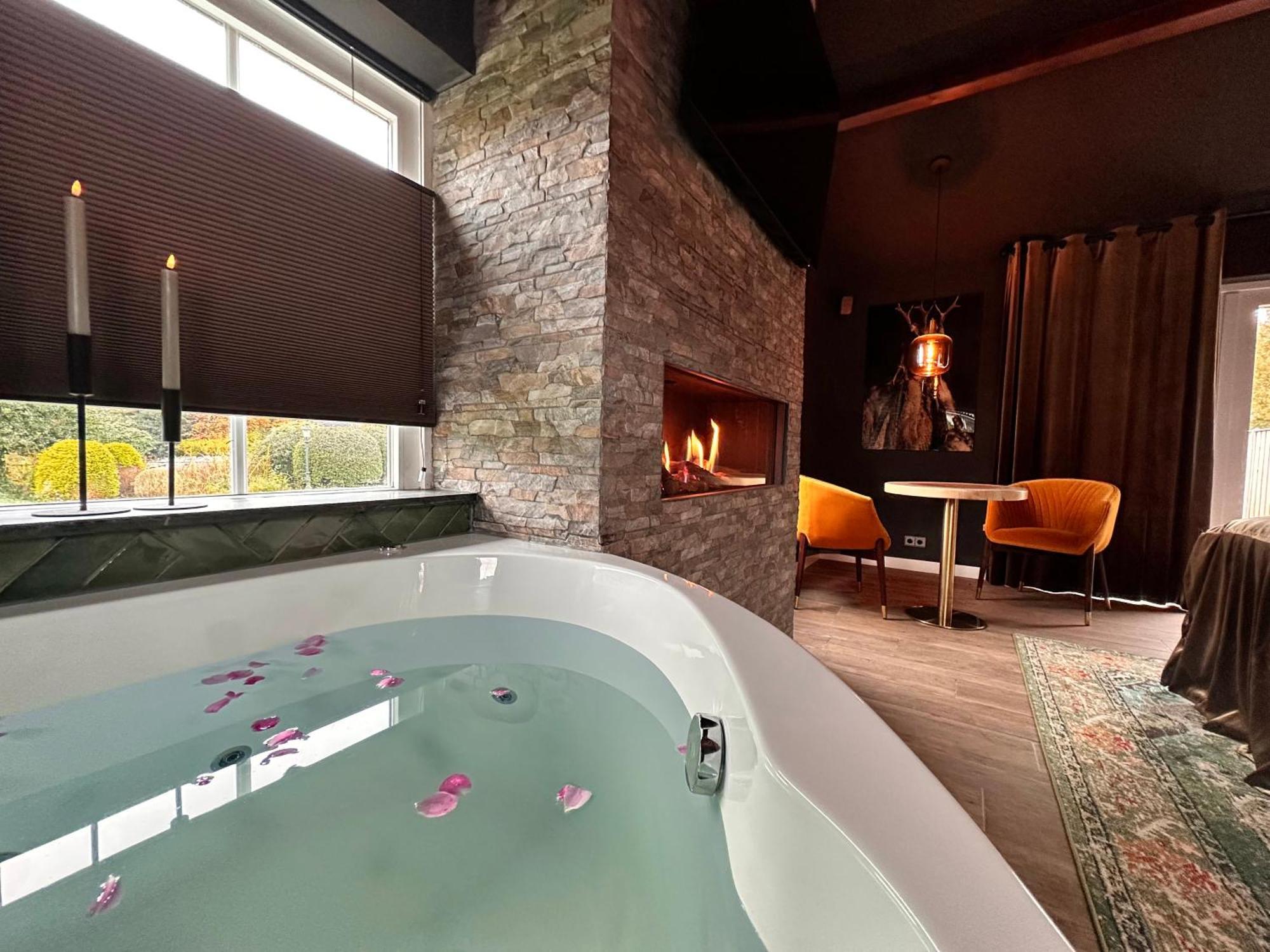 Wellness Tuin - Ultieme Partner Beleving - St Hubertus Suite Met Jacuzzi ,Openhaard, Prive Hottub En Prive Sauna In Jachthut Stijl Horst Exterior foto