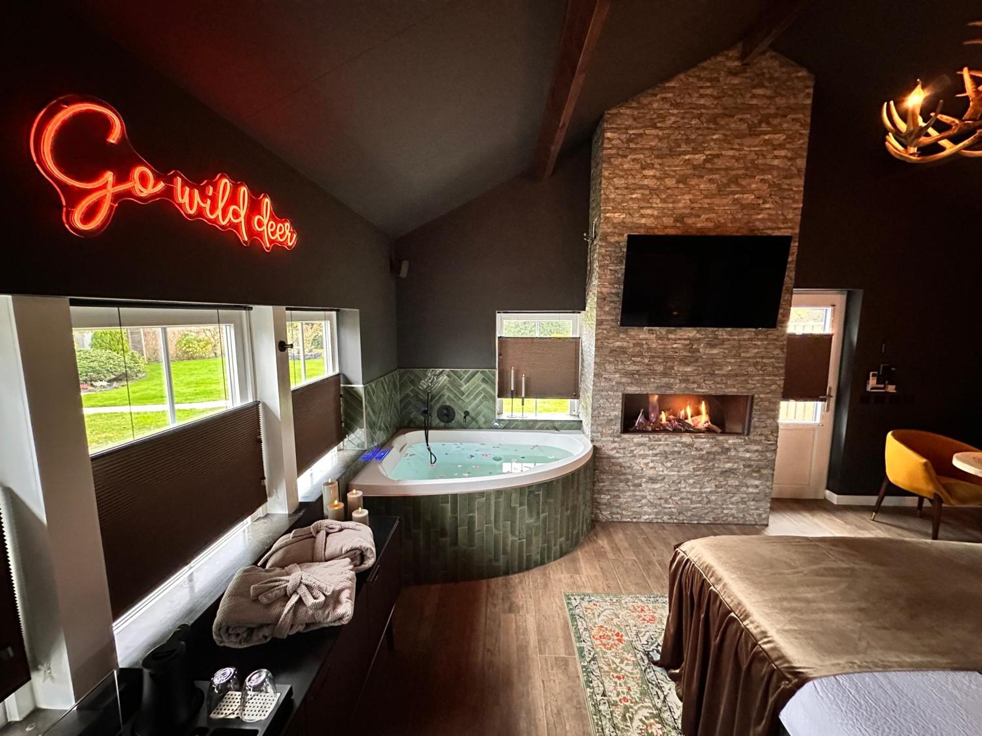 Wellness Tuin - Ultieme Partner Beleving - St Hubertus Suite Met Jacuzzi ,Openhaard, Prive Hottub En Prive Sauna In Jachthut Stijl Horst Exterior foto