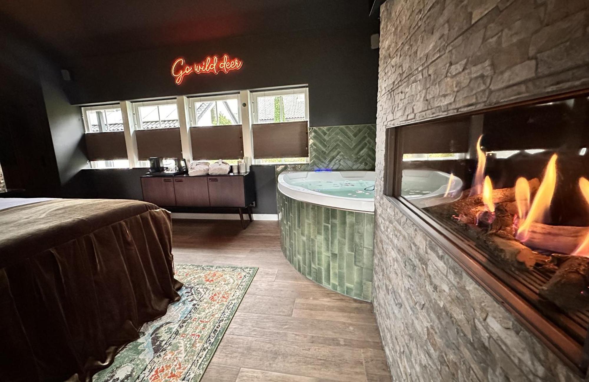 Wellness Tuin - Ultieme Partner Beleving - St Hubertus Suite Met Jacuzzi ,Openhaard, Prive Hottub En Prive Sauna In Jachthut Stijl Horst Exterior foto